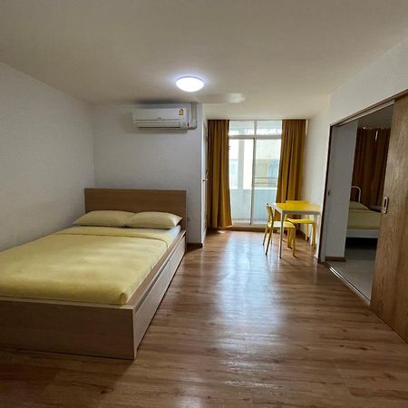 Dao Jaras Fah Hometel ดาวจรัสฟ้าโฮมเทล Bangkok Kültér fotó
