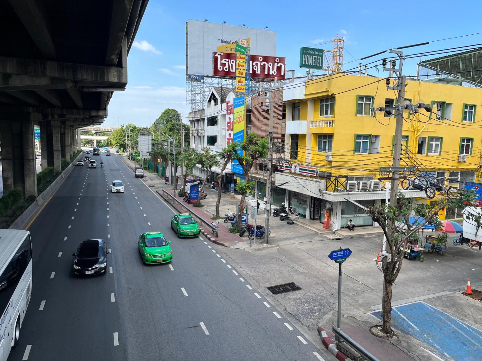 Dao Jaras Fah Hometel ดาวจรัสฟ้าโฮมเทล Bangkok Kültér fotó