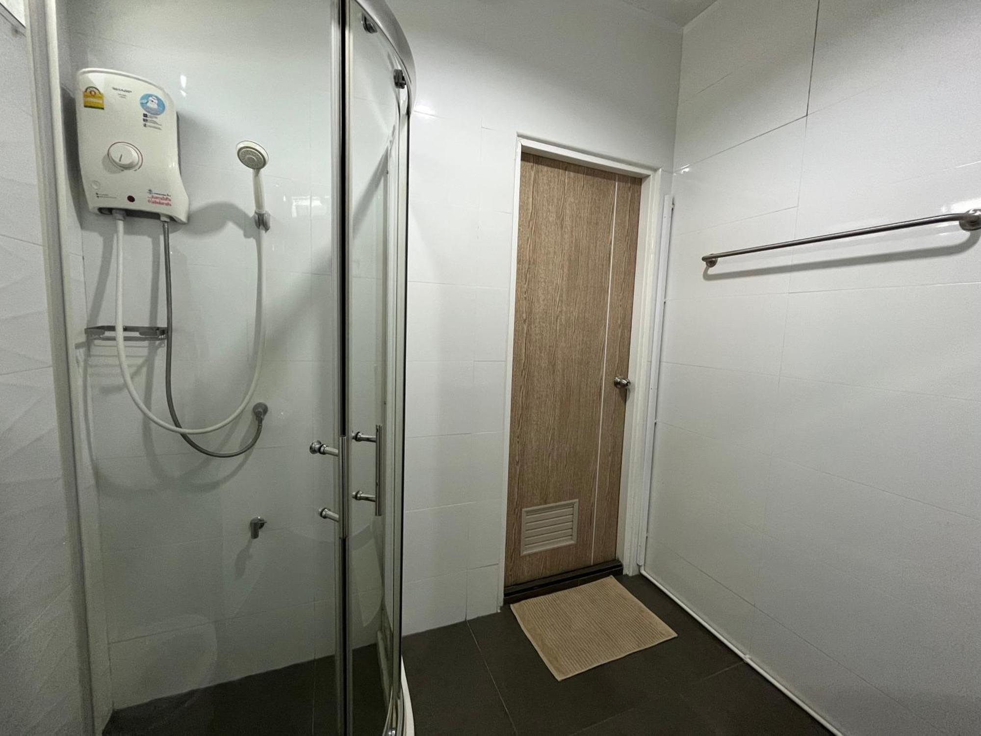 Dao Jaras Fah Hometel ดาวจรัสฟ้าโฮมเทล Bangkok Kültér fotó